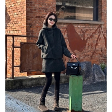 批发原版含羊毛面料  焦思文 冬季时尚洋气保暖连帽<b class='q'>卫衣</b>+短裙两件套装