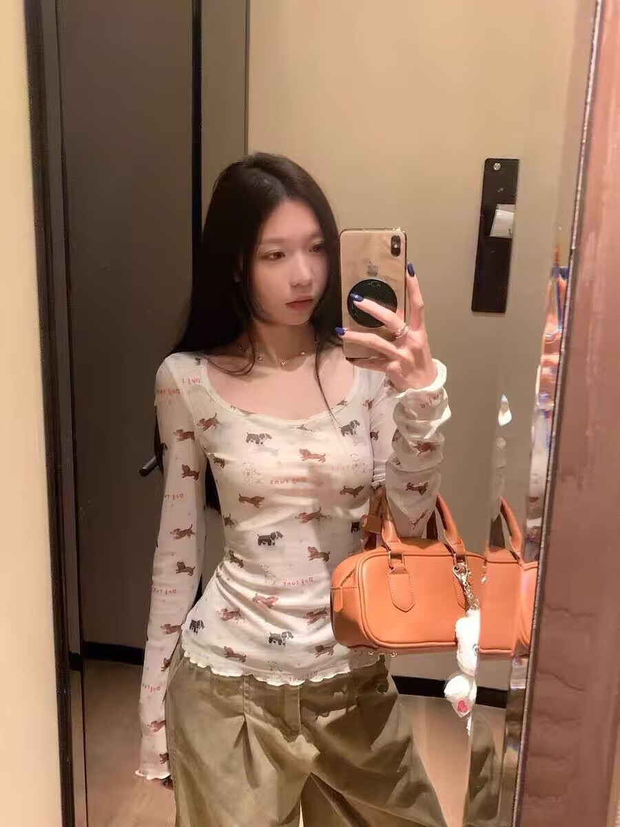 봄 달콤한 핫걸 재미있는 강아지 프린트 긴팔 티셔츠 여성 디자인 센스 몸매 가꾸기 기본 셔츠 Chic 인사이드 잡아라. 의류
