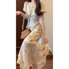 批发御姐独特绝美V领碎花连衣裙女2026夏季时尚气质高级感收腰<b class='q'>长裙</b>子