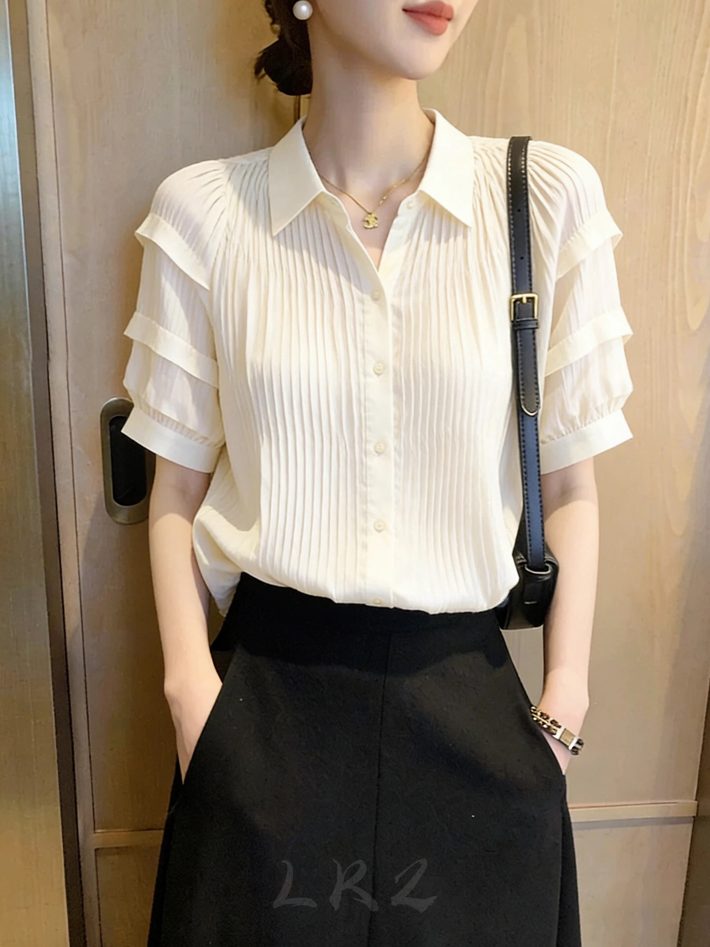프랑스식 화이트 POLO 칼라 여성 셔츠 여름 새로운 패션 외국 가스 긴팔 셔츠 품격 연령 감소 맨위