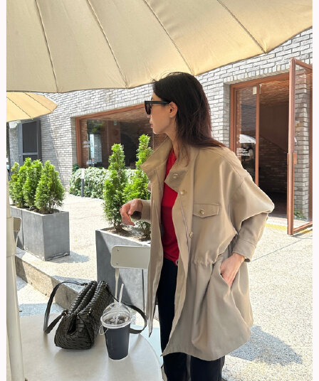 한국 미니멀리즘 캐주얼 바람막이 여성 코트 루즈핏 반하이넥 가을 어깨 긴팔 루즈핏 펌프 로프 중간 길이 맨위 가을
