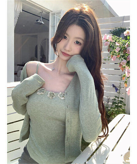원본 솜씨 부드러운 바람 세트 여성 가을 작은 청신 오픈 가디건 3 차원 꽃 캐미솔 투피스 세트