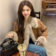 高级感复古韩系琥珀棕色入秋皮草女2026新款冬千金V领环保毛外套
