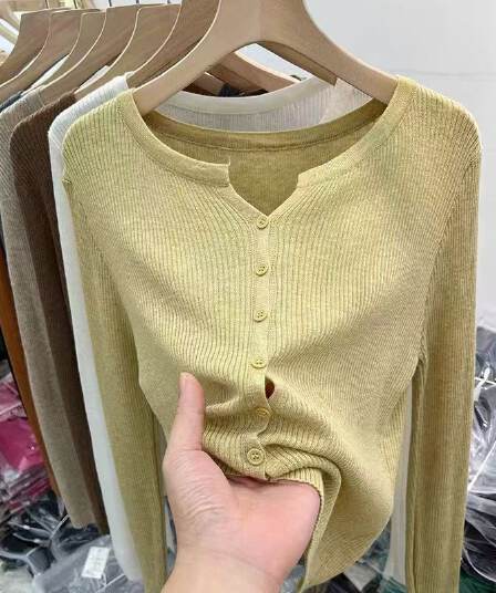 가을 여성 의류 프랑스식 고급 센스 얇은 스타일 부드러운 찹쌀 슬림해 보이는 다용도 긴팔 니트 자외선 차단 외부 가져 가라. 니트 맨위 여성