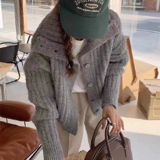 批发<b class='q'>外贸出口</b>专柜高领坑条软糯风单排扣粗线针织开衫加厚毛衣