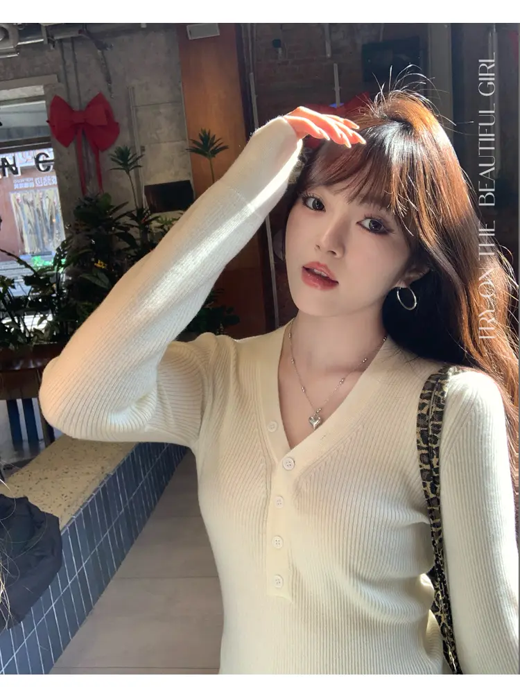 V넥 버튼 니트 상세 이미지 23