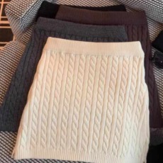 批发2025美式小众纯色百搭法式<b class='q'>甜美</b>风麻花针织半身裙女秋冬A字裙ins潮