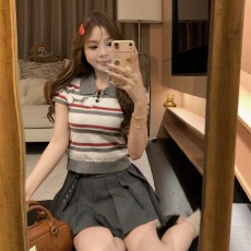 批发2026新款减龄学院风翻领上衣小狗图案撞色条纹POLO领针织短袖T恤