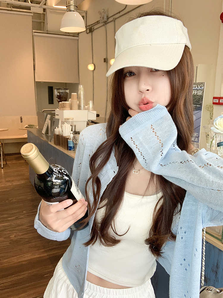 한 부서 파란색 홀로우 아웃 쇼트 스타일 니트 오픈 가디건 여성 여름 얇은 스타일 슬립 외부 가져 가라. 자외선 차단 재킷 맨위
