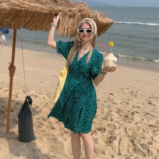 批发大码v领一片式气质绿色碎花连衣裙<b class='q'>夏</b>复古田园风显白减龄a字小短裙