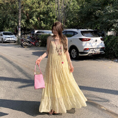 批发大码黄色减龄甜美初恋少女多巴胺碎花吊带裙宽松遮肉温柔度假<b class='q'>长裙</b>