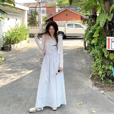 批发大码法式蓝竖条纹吊带连衣裙<b class='q'>夏</b>2026新款显白小清新度假风a字长裙