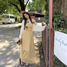 批发大码高级显白黄条纹吊带<b class='q'>连衣裙</b>夏海边旅游度假风收腰显瘦沙滩长裙