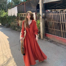 批发大码法式红色v领长袖连衣裙秋显白高级显瘦抽绳系带旅游度假长裙
