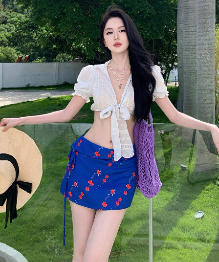 프랑스식 홀로우 아웃 자카드 화이트 셔츠 반팔 맨위 파란색 꽃무늬 반신 스커트 작은 키 A라인 스커트 미니 스커트