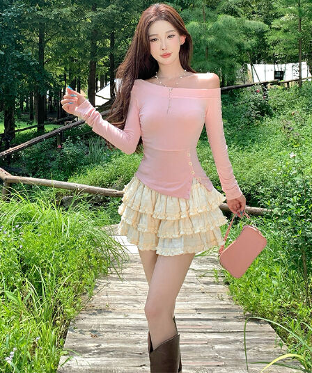 빛 핑크색 비스듬한 어깨 밑단 트임 디자인 센스 긴팔 티셔츠 몸매 가꾸기 슬림해 보이는 핫걸 맨위 살구 색상 케이크 드레스