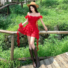 批发云南大理旅游度假裙子显白红色<b class='q'>连衣裙</b>俏皮减龄小个子吊带裙子短裙