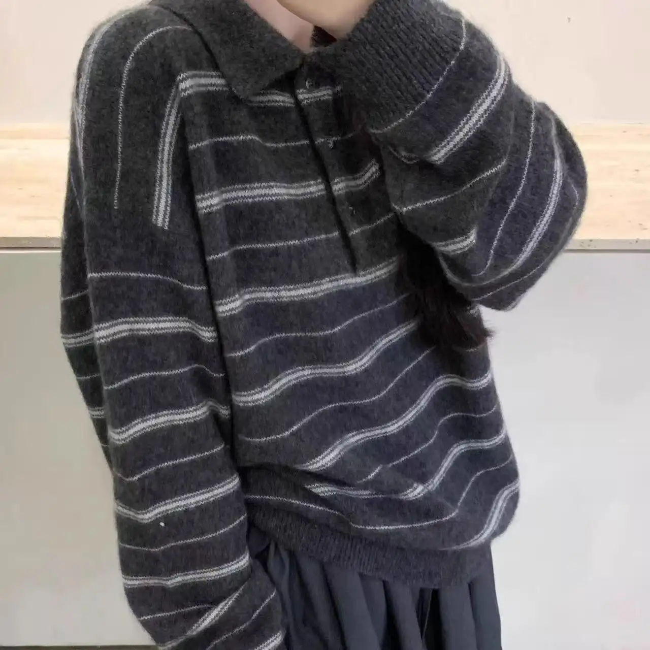 레트로 그레이 스트라이프 폴로 칼라 니트 상세 이미지 3