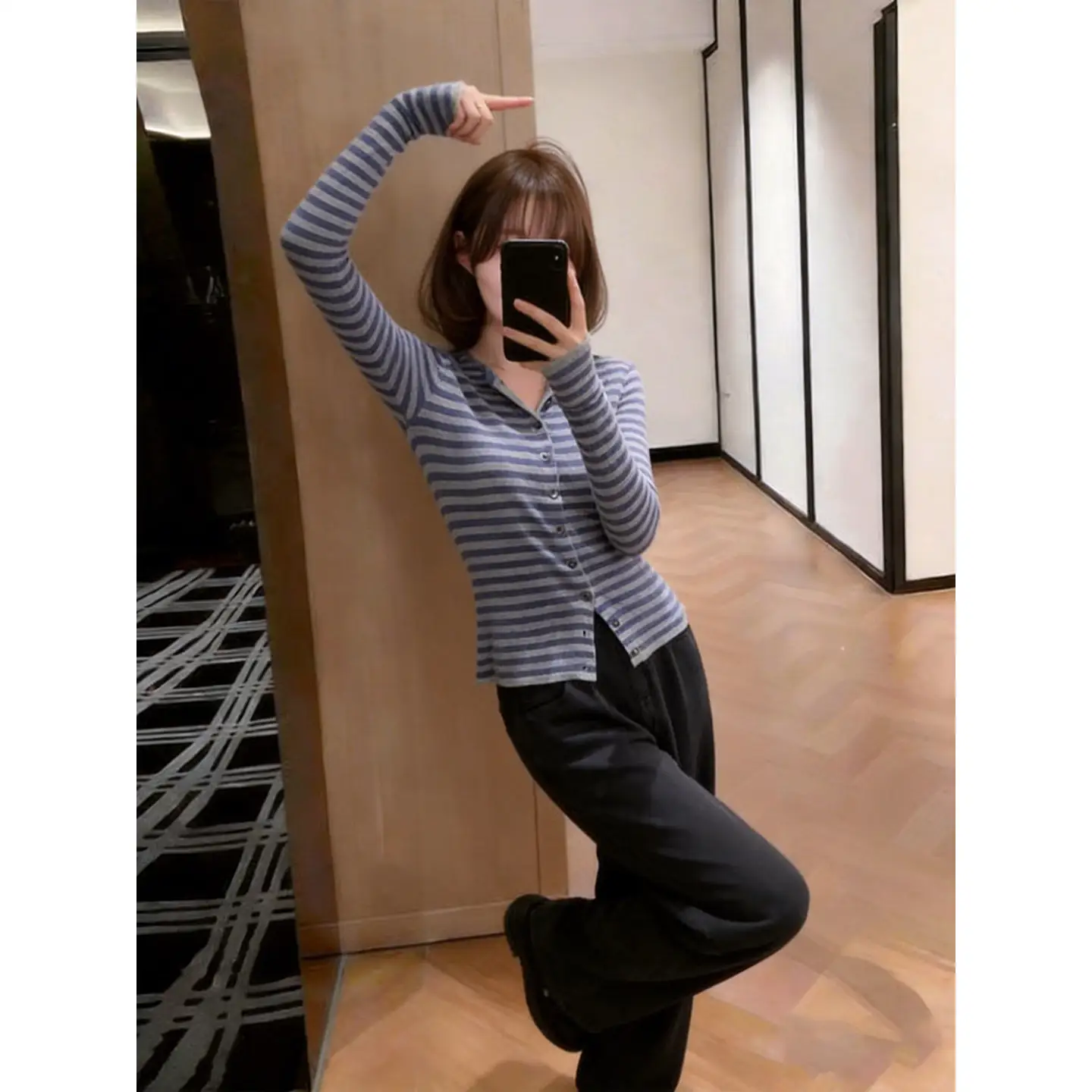 레트로 루즈핏 라운드넥 긴소매 가디건 상세 이미지 3