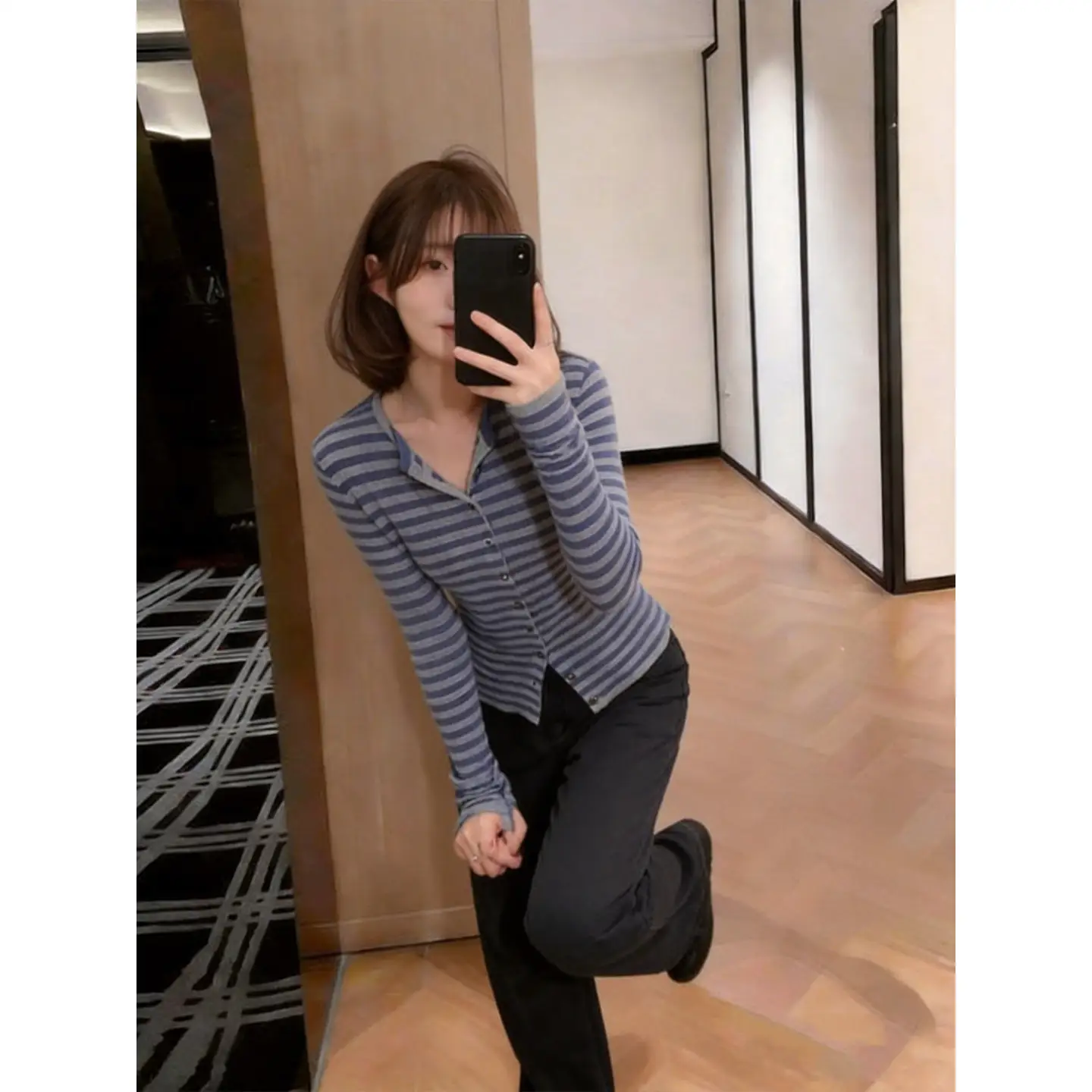 레트로 루즈핏 라운드넥 긴소매 가디건 상세 이미지 5