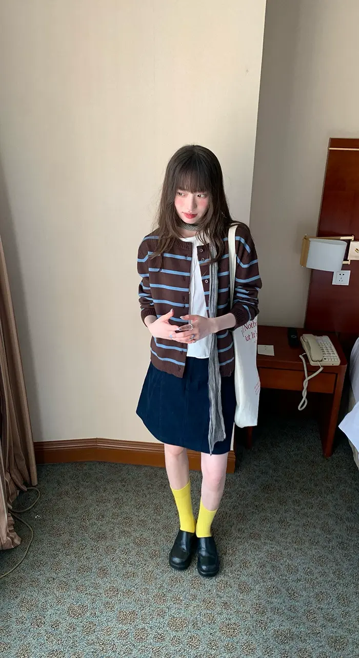 스트라이프 배색 라운드넥 니트 가디건 상세 이미지 14