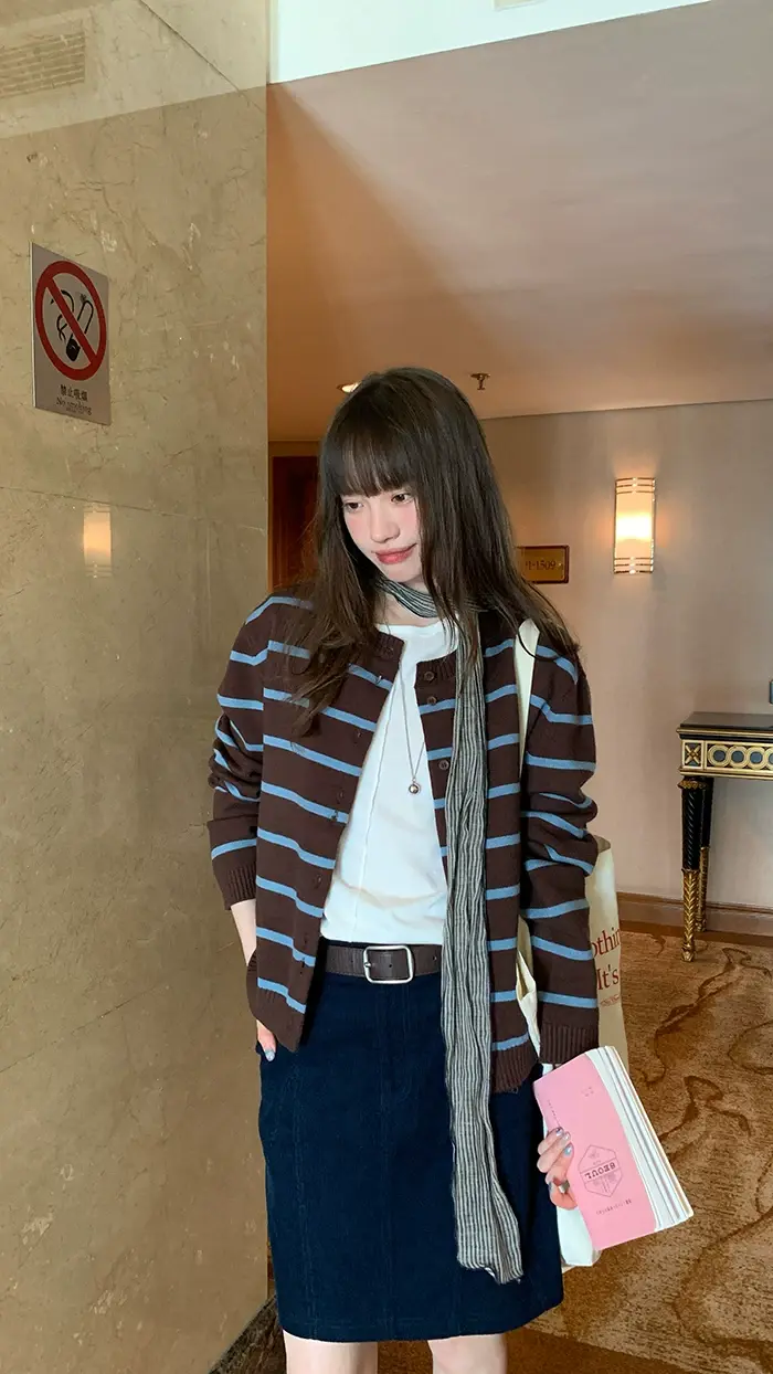 스트라이프 배색 라운드넥 니트 가디건 상세 이미지 18