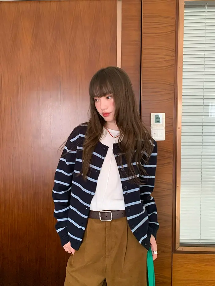 스트라이프 배색 라운드넥 니트 가디건 상세 이미지 29