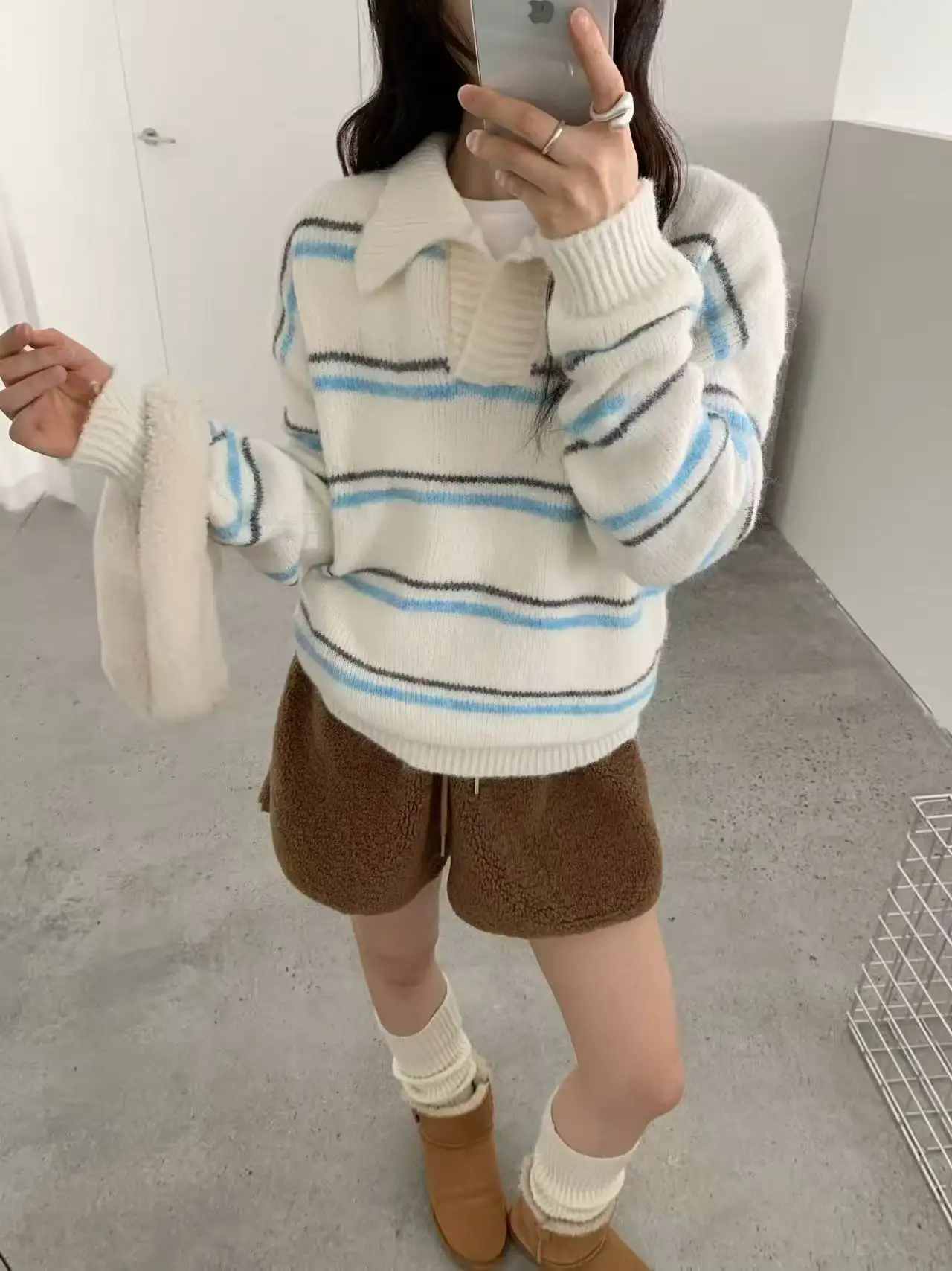 스트라이프 폴드 칼라 니트