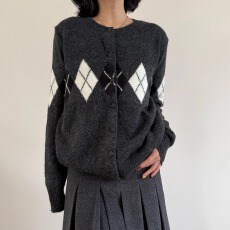 批发<b class='q'>韩版</b>复古学院风菱格提花纹针织开衫保暖舒适毛衣外套