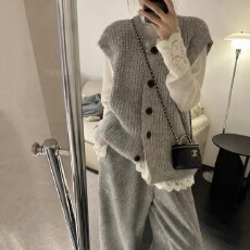 批发韩系简约圆领针织马甲女2026新秋<b class='q'>冬</b>高级感百搭叠穿无袖背心上衣女