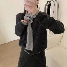 批发气质韩女同款休闲撞色极简毛衣+半身短裙<b class='q'>两件套</b>女配领带