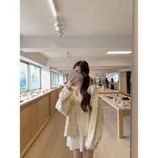批发两色<b class='q'>甜美</b>V领针织吊带软糯麻花针织开衫两件套女