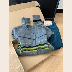 批发绵羊毛灰色条纹长袖针织<b class='q'>毛衣</b>开衫外套女韩系设计感上衣