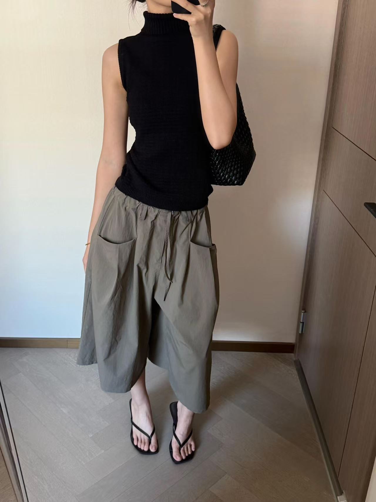 keara 느슨함 센스 마이크로 주름 질감 차가운 센스 넓은 다리 7부 바지 여성 여름 허리밴드 루즈핏 슬림해 보이는 캐주얼 바지