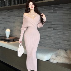批发直接拿货 秋冬新款小香风针织连衣裙V领子毛衣裙