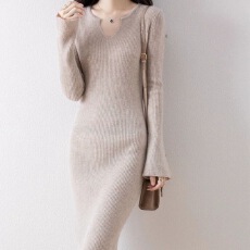 批发直接拿货 秋冬新款小香风针织连衣裙U领喇叭袖毛衣裙宽松