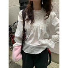 批发已出货 韩国ins  蕾丝花边<b class='q'>镂空</b>喇叭袖圆领衬<b class='q'>衫</b>