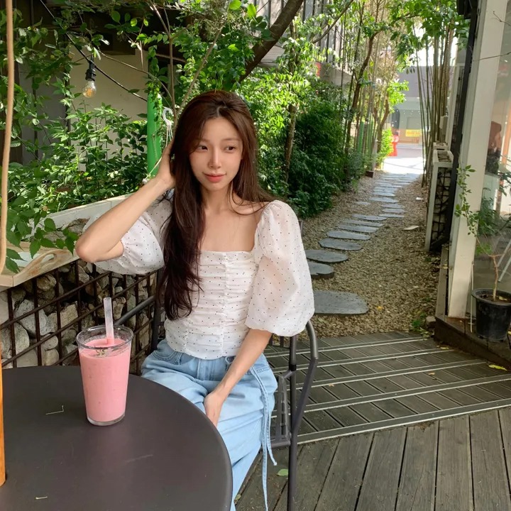 한국 ins 품격 달콤함 잡아라. Pleat 몸매 가꾸기 관대 한 칼라 수 있습니다. 오프숄더 셔츠