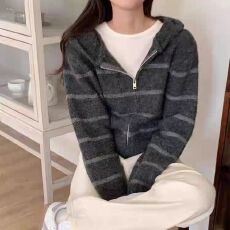 批发<b class='q'>韩国</b>秋季休闲显瘦连帽毛衣外套女新款法式慵懒风宽松条纹针织开衫