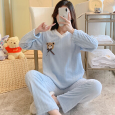 批发冬季女士双长套头<b class='q'>睡衣</b><b class='q'>卡通</b>绣花熊法兰绒加厚加绒款保暖休闲家居服