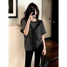 批发实拍~慵懒风披肩条纹正肩短袖T恤女2026夏大码胖mm<b class='q'>中长款</b>针织上衣