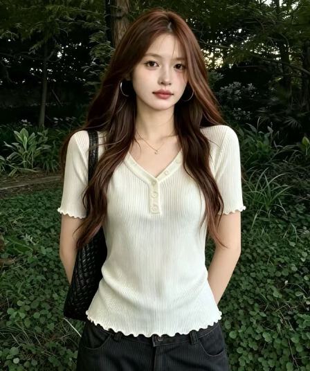 실사 V넥 반팔 얼음 실크 티셔츠 여성 2026 여름 빅 사이즈 지방 mm 쇼트 스타일 레이스 측면에 의류 고유 한 아름다운 작은 셔츠