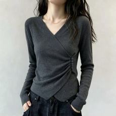 批发实拍~设计感不规则交叉V领针织<b class='q'>打底衫</b>女秋冬大码胖mm收腰显瘦内搭