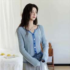 批发2025秋季新款时尚辣妈法式设计感大版型包芯纱针织哺乳上衣