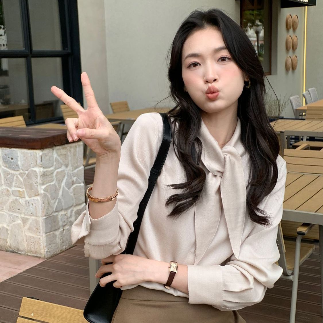2026 봄 가을 레이스업 리본 긴팔 셔츠 루즈핏 슬림해 보이는 맨위 여성