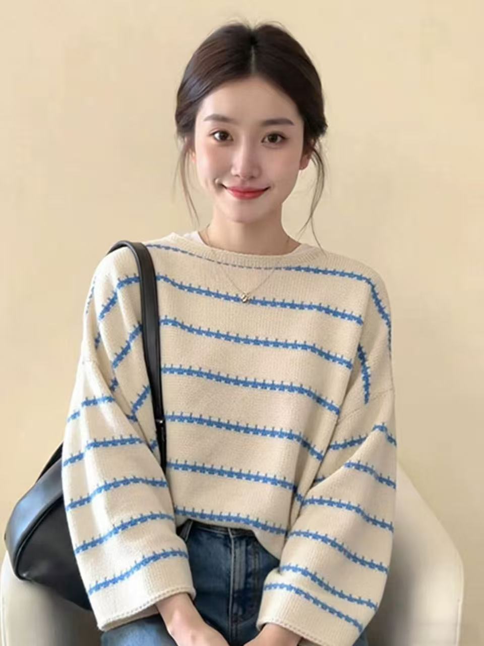 한 부서 베이지 색 스트라이프 라운드 넥 니트 긴 소매 티셔츠 여성 2026 봄 슈퍼 화재 빛 요리 한 작은 대중 아니요 명중 섹션 맨위