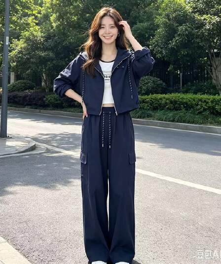 2026 가을 신제품 캐주얼 연령 감소 야외 재킷 조끼 워크웨어 와이드 레그 팬츠 3종 세트 세트 여성 청춘 트렌디