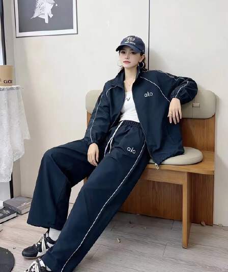 패션 캐주얼 세트 여성 2026 조기 가을 새로운 외국 가스 루즈핏 슬림해 보이는 스탠드 칼라 재킷 와이드 레그 팬츠 투피스 세트