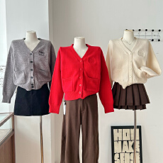 批发WANANTONG 马年穿小马 自线系列旋转<b class='q'>木马</b>全羊毛开衫女冬季