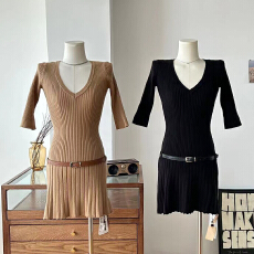 批发何晨曦 V领中袖腰带针织裙女夏季辣妹复古修身显瘦<b class='q'>百褶</b>针织<b class='q'>短裙</b>